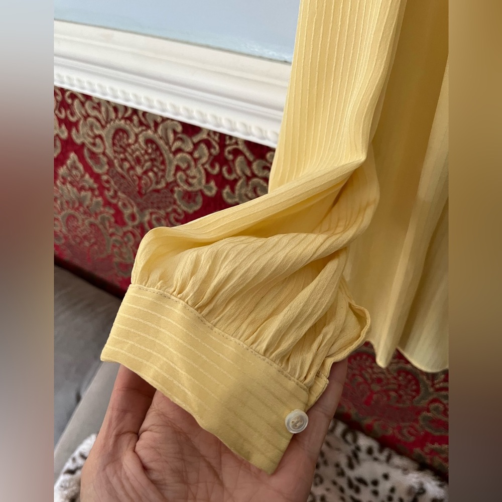 Gorgeous Vintage Silk Butter Yellow Blouse with Tie - Picture 3 of 7